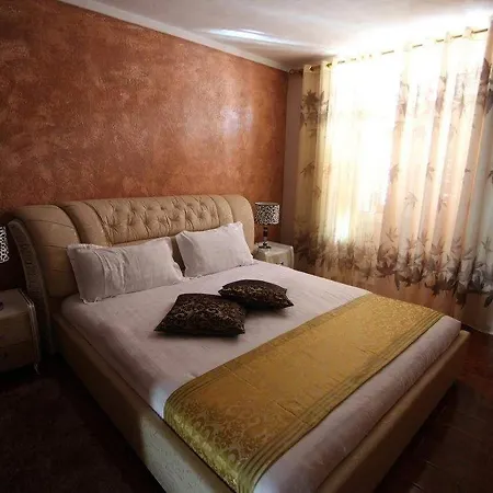 Carmen Otel