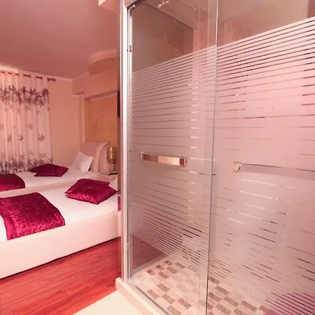 Hotel Carmen Shkoder